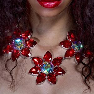 Luxury Oversized Red Crystal Flower Pendant Choker Necklace for Women Charm Large Collar Jewelry 240305