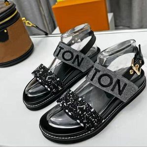 2024 Fashion Top Shoes Women Platform Flat Högkvalitativ sandaler Fashionabla och bekväma denimtyger Canvas Flat Heel Slippers