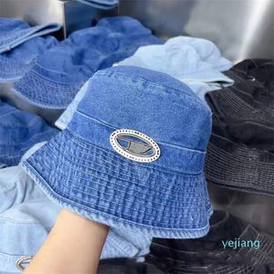 Ampla Brim Chapéus Designer Mens Bucket Chapéus Sol Prevenir Denim Carta Clássico Temperamento Versátil Chapéu Design Moda Luxo Casal Chapéu de Viagem