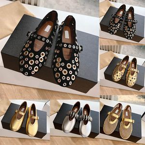 Designer Sapatos de luxo Novos punções femininas de balé escavado escorregadia de malha Sandália mulas redonda de cabeça redonda rebite buckle mary jane jane couro de couro genuíno de qualidade superior