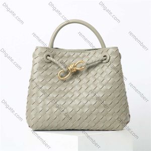 Cowhide New Spring/Summer Metal Rope Buckle Handheld Woven Bag Pendlare One Shoulder Crossbody Handväska för kvinnor