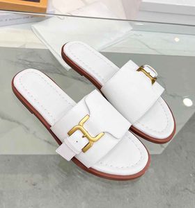 여름 고급 골드 톤의 Marcie Buckle Sandals 신발 송아지 가죽 가죽 슬라이드 아파트 TPU 솔 슬립 온 노새 편안한 일일 레이디 해변 슬리퍼 EU35-43