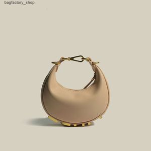 Ograniczony luz fabryczny jest sprzedawcą nowych designerskich torebek torebka pod pachami dla kobiet w letnim skórzanym metalowym liście prostym luksusowym