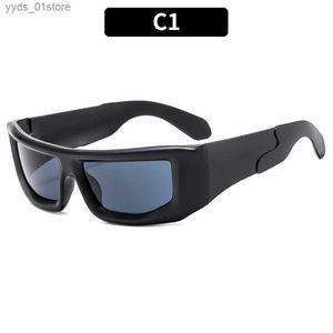 Солнцезащитные очки 2025 Cat Eye Steampunk Punk Огромный каркас большие заклепки модные модные изделие солнцезащитные очки Ins Sun L240320