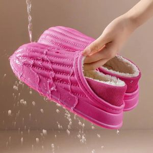 Slippers Stripe Mulheres Inverno A quente chinelos de pelúcia e eva à prova d'água, lisou com listas de peixes de pele, sapatos esgotados externos, homens lisados para casa slides