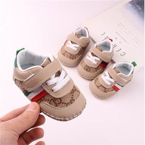 Baby Single Shoes Baby Spring Handgjorda Sydd väska Anti Slip and Wear Resistant Soft Sole Walking Shoes