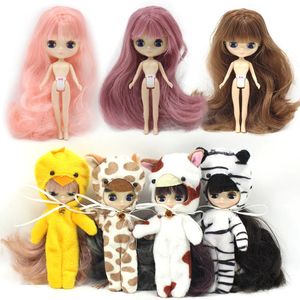 DBS Mini-Blyth-Puppe mit nacktem Körper. Geeignet für DIY-Make-up-Änderungen. Das Haar ist sehr lang. Kann ihr Haar wie in den Punkten 240307 haben