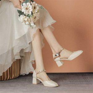 صيف جديد صندل مسطح أحذية رمال الكعب Hollow Sandals Women Stiletto High Heel Sandals 240228