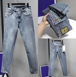 Famoso Designer Mens Blue Jeans para Mens Denim Calças Moda Mulheres Carta Bordado Marca Tendências Preto Biker Slim Fit Motocicleta Sweatpants