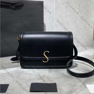 2024 여성 Solferino Messenger Bag Luxury 2 사이즈 핸드백 두부 가방 Mens Lady Cowhide Clutch Stainetry Designer Bags 고품질 플립 크로스 바디 어깨 여행 가방