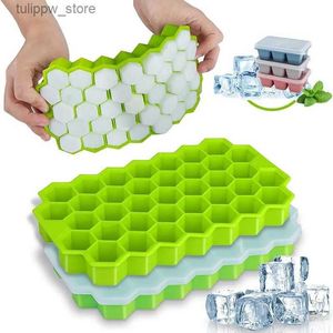 Glassverktyg 37 Cavity Honeycomb Ice Cube Maker återanvändbara brickor Silikon Ice Cube Mold BPA Gratis isform med avtagbara lock L240319