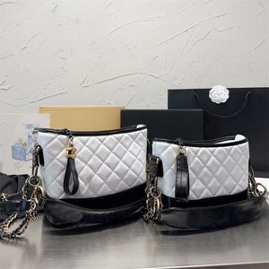 Designer Luxury Hobo Handbag Logo Chain Shoulder Strap Womens Gabrielle One Shoulder Crossbody PAGS 10A Högkvalitativ kalvläder Crossbody Påsar