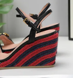Franska designer kvinnors kil sandaler sommarskor avslappnade kvinnors lyxkanal. Fashion Party, Suedes Shoes, Size 35 ~ 42