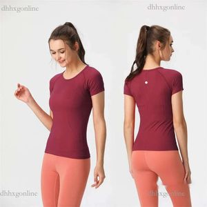 Kvinnor yoga outfit luemon kort hylsa skjorta fast färg sport lulemom skjorta kör utexcerise gym fitness tränare flickor silm jogging sportkläder andas