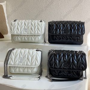 Neue Modelle Plissee Postman Bag Miubag Umhängetasche Kalbsleder Ölwachsleder Ketten-Umhängetasche Hochwertige Designer-Umhängetasche für Damen