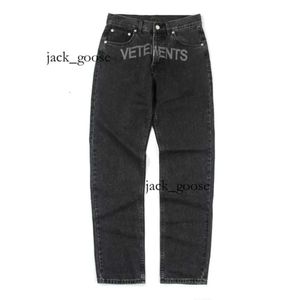 Vetements Men Jeans Real S High Quality Men Women Survetements Designer Jeans Fashion Pants Embroidered Lettered Casual Straight Leg Pants 410