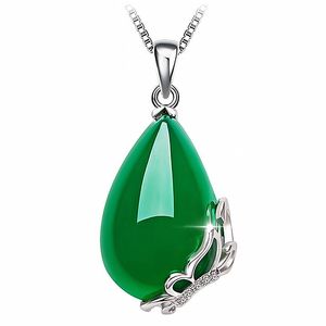 925 Gümüş Kaplamalı Kore Buz Tipi Emerald Yeşim Kolye Zirkon Kelebek Kolye Asılı Kadın Kelebek