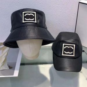 Designer svart baseball cap kvinnor hink hatt läder fedora hip hop man designers toppade mössor trend pu casquette brev broderi motorhuv