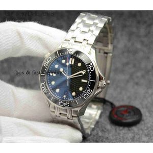 Titanium watch AAAAA Top Free 42mm Automatic Mechanical Outdoor Mens Watches Watch Black Dial with Steel Bracelet Rotatable Bezel Transparent Case Back montredelu