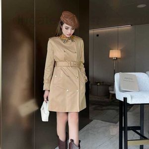 Trench da donna Designer Brand Bu Autunno / inverno Nuovo marchio di tendenza Britannico Classico retrò colletto scozzese Moda Giacca a vento di media lunghezza per le donne ZU34