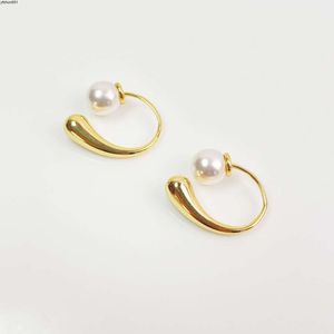 Japanisch und Stil, kleine, frische, geometrische Design-Perlenohrringe, Nischen-High-End-Ladylike-Temperament, verkupfert, echtes Gold, weiblich