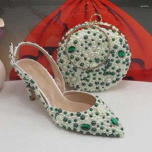 Sandali con punta in cristallo verde, scarpe da sposa e borsa da sposa, borsa da donna con perle, cinturino posteriore, personalizzazione fatta a mano