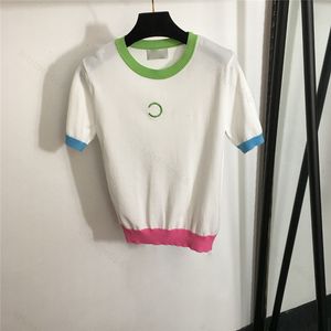 24SS Kadın Tasarımcı Tee Tasarımcı Mektup İşlemeli Tişörtlü Kızlar Milan Pist Mahsulü Üstleri Marka Tasarımcı Külkü Çok Molor Gömlek Dış Giyim Örgü T-Shirt