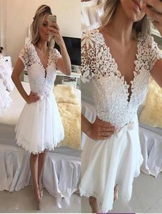 2019 Little White Vneck Short Sleeves Homecoming Dresses Sheer Beaded Pearls Short Mini Prom Dresses Belt Hoolow Lace Cocktail Dr8938794