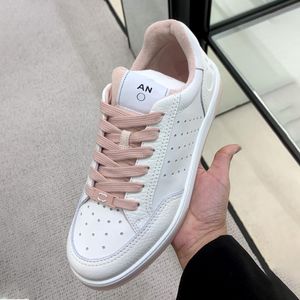 Ny stil män kvinnor panda sneaker basket casual sko lyxiga designer kanal platt run tennis skor loafer utomhus vandring läder svart vit låg promenad dam med låda