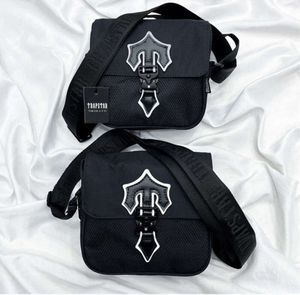 Trapstars Irongate Cobra T Trapstar Messenger Bag Lüks Tasarımcı Crossbody Omuz Erkekleri Kadın Çanta Rapçi Debriyaj Su Geçirmez Sırp Çekme Erkek Çantalar 1189ess