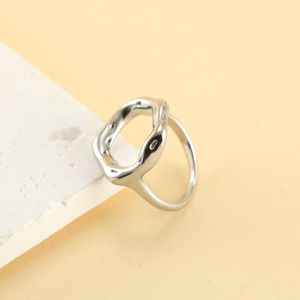 Minimalistyczny geometria tytanowa pierścień tytanowy dla kobiet na Instagramie