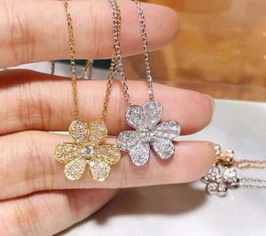 Lucky Clover Necklace Womens Diamond Rose Gold Pendant Four-leaf clover Collar Chain Versatile