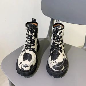 Buty 2020 jesienne nowa koreańska wersja dzikiej grubej buty lokomotyw Ins Street Shooting Boots Short Tube Buty dla kobiet