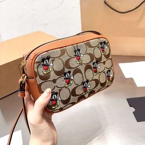 Fashion Designer bag The latest fashion all-in-one super practical style single shoulder crossbody size 19X13cm camera Hand-held