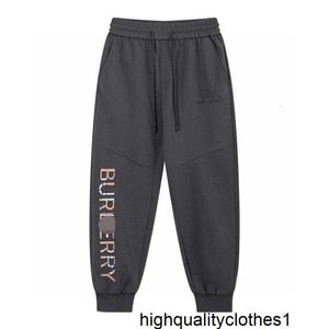 Die richtige Version der Frühlings-Arbeitskleidungshose der Designer B-Familie, der Herbsthose mit geradem Bein für Jungen, der winterlichen Plüsch-Casual-American-High-Street-Ladehose HM8M