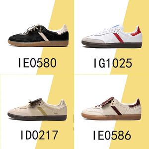 Designer shoe color scheme milk white silver core black SPORTY skateboard shoes red white green men's sports low sports shoes 36-45