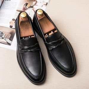 Sapatos casuais mocassins masculinos britânicos de couro genuíno negócios formal desgaste deslizamento-on vestido de banquete casamento