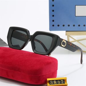 مصمم للرجال امرأة الموضة الفاخرة المعدنية خمر نظارة شمسية الصيف على طراز Square Square Square Sire Sun Glasses Man مع صندوق أصلي