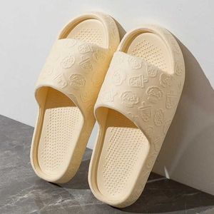 Hausschuhe Neue Mode Sommer Paar Cartoon Relief Flache Rutschen Geschmeidige Dünne Sandalen Für Frauen Männer Damen Hause Indoor Flip Flops0149SI H240322