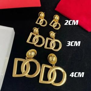 Gold Pendant örhängen Kvinnor Brand Designer Simplicity Jewelry 2.3.4cm Valfritt högkvalitativt Dingle Chandelier