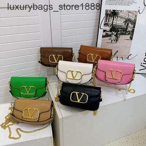 Crossbody väska designer bästsäljande varumärke kvinnors väskor nya high end trendiga enkla väska kvinnors enkel axelkedja underarm