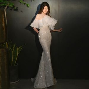 Bohemian White Mermaid Wedding Dresses Long ärmar 2024 Sekvenserad bling plus storlek Brudklänningar Sökpinnet Train Bling Luxurious pärlor Crystals Mermaid Dress