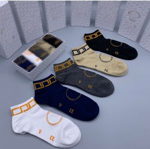 Rhude Socks Men Skarpetki w kalcynach Kobiety luksusowy luksus wysokiej jakości czysta bawełniana marka reprezentatywna dezodoryzacja pochłanianie potu Let in air tdjfxjtf