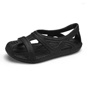 Sandalen 2024 Ankünfte Herren Sommer Strand Slip On Atmungsaktive Wasserrutsche Für Männer Leichte Fahrschuhe Größe 38-45