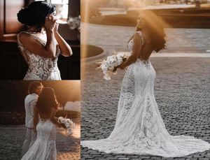 Romantisk plusstorlek Full spets sjöjungfru bröllopsklänningar för Bride Deep V Neck Peaded paljed domstolståg backless brudklänning anpassad2384385