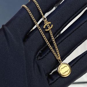 Con scatola all'ingrosso design in cristallo lettera pendenti di design collane gioielli di marca collana catena donne 18k acciaio inossidabile girocollo ciondolo gioielli regali di nozze