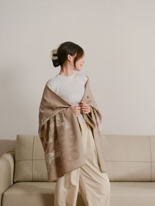 High-end Maternal and Child-Grade Soft, Delicate and Breathable Warmth Retention Material Cashmere Blanket Office Buckle Shawl Blanket Leisure Blankets