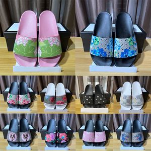 Hot promotions 19.99 can harvest slippers the buyer bears freight Bee tiger cat snake flower Rubber Slides Sandal Flat Blooms Strawberry Bees Shoes