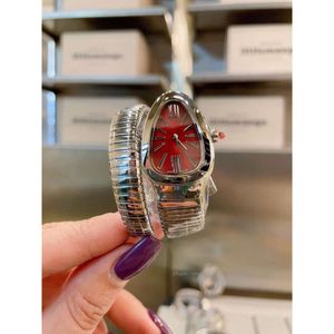 Diamond Fashion Red Women's Quartz Movement Case مع سوار ثعبان دقيق من الصلب وساعات مصمم حيوانات مخصص يشاهد Orologi di Lusso