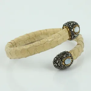 Bangle Handgjorda smycken Kopparlegering Metall Beige Yellow Real Leather Pave Rheinestone Shell Charms Justerbart öppna armband